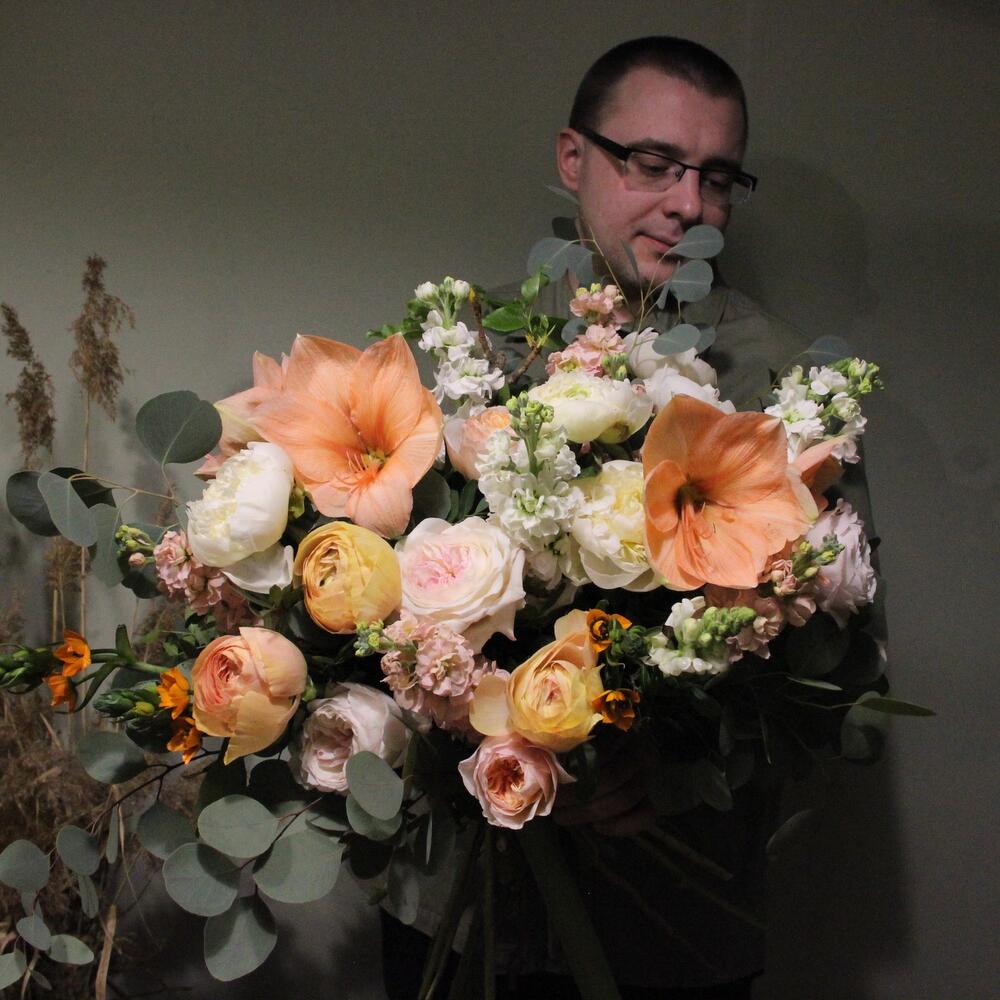 Персиковый - Пионы, ранункулюсы, амариллисы